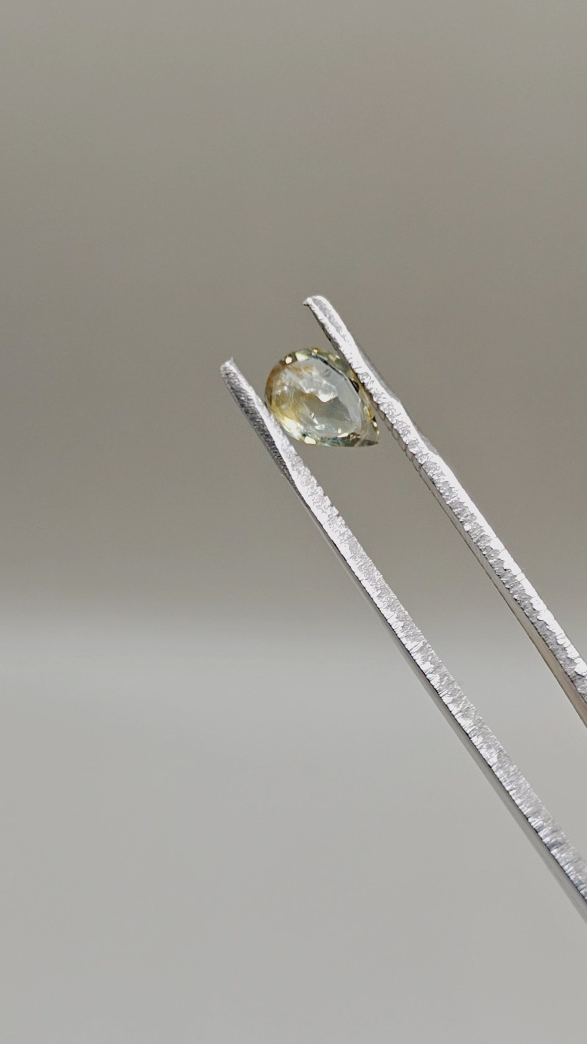 Natural Unheated Sapphire 1.25 ct Pear – video 2